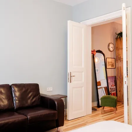 City-center Urban Flat With Private Balcony * Istambul